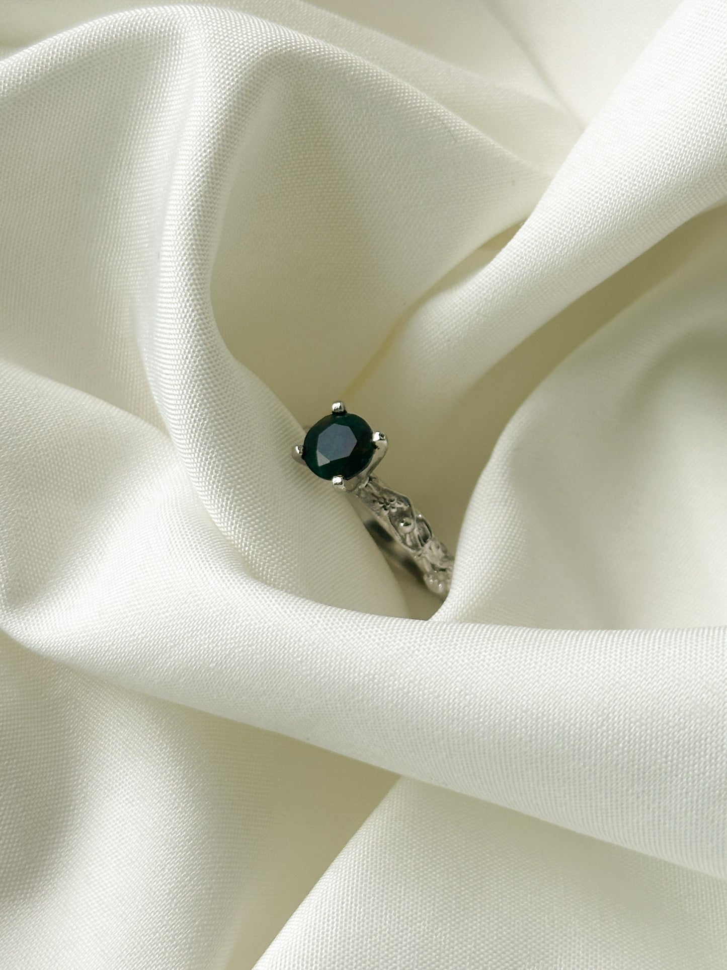 Anillo Bosque Encantado ópalo negro