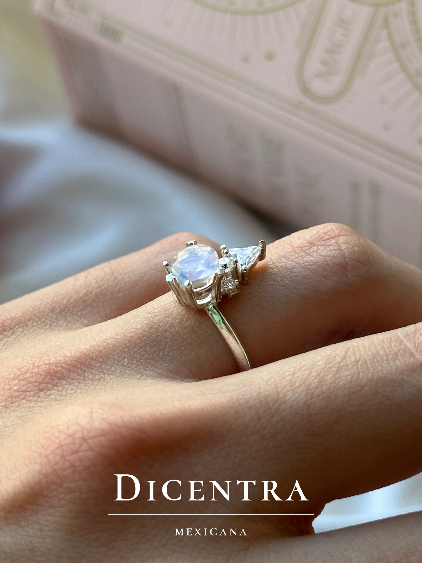 Anillo Kamra Piedra Luna