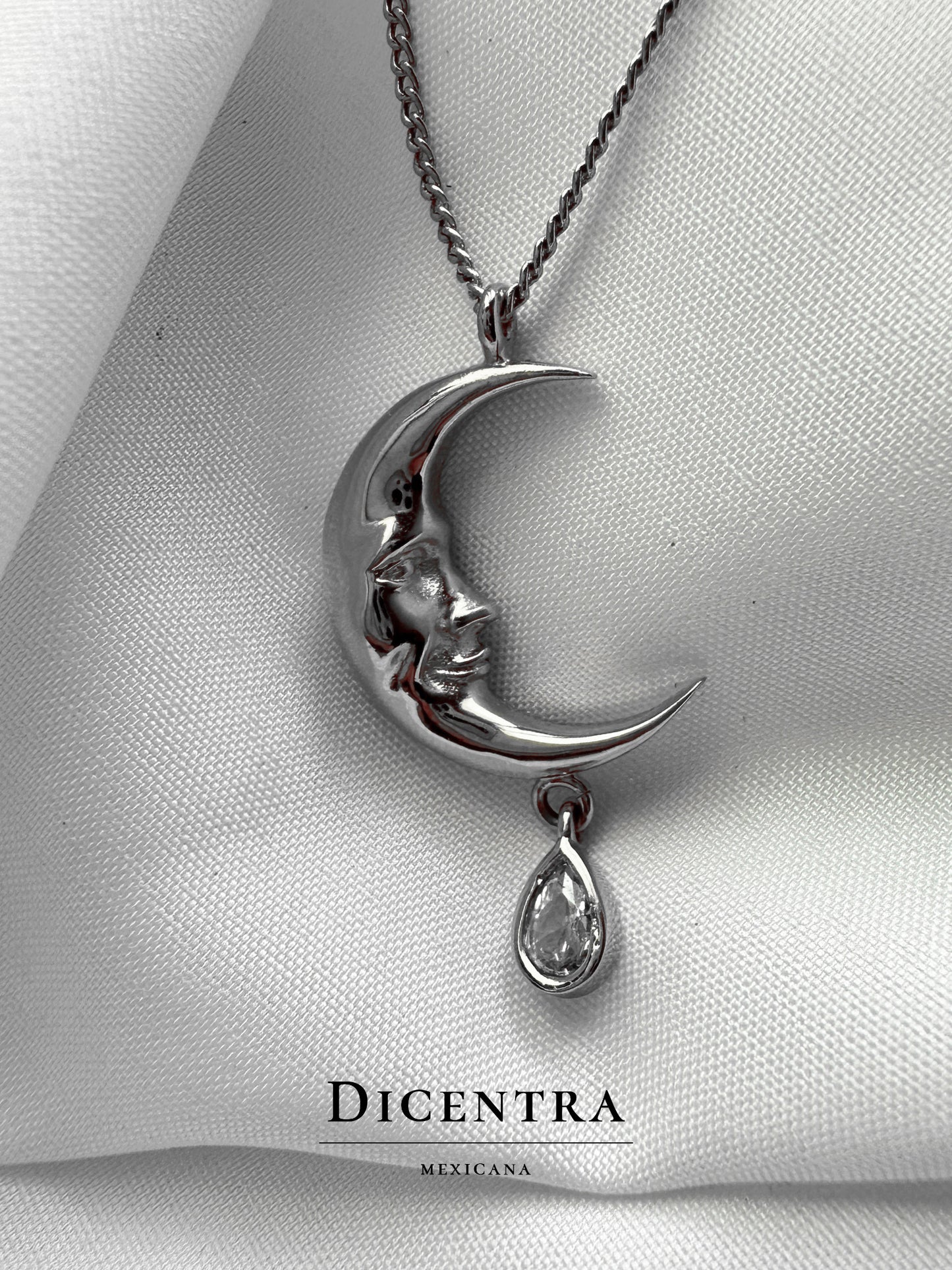 Collar lágrima de Luna