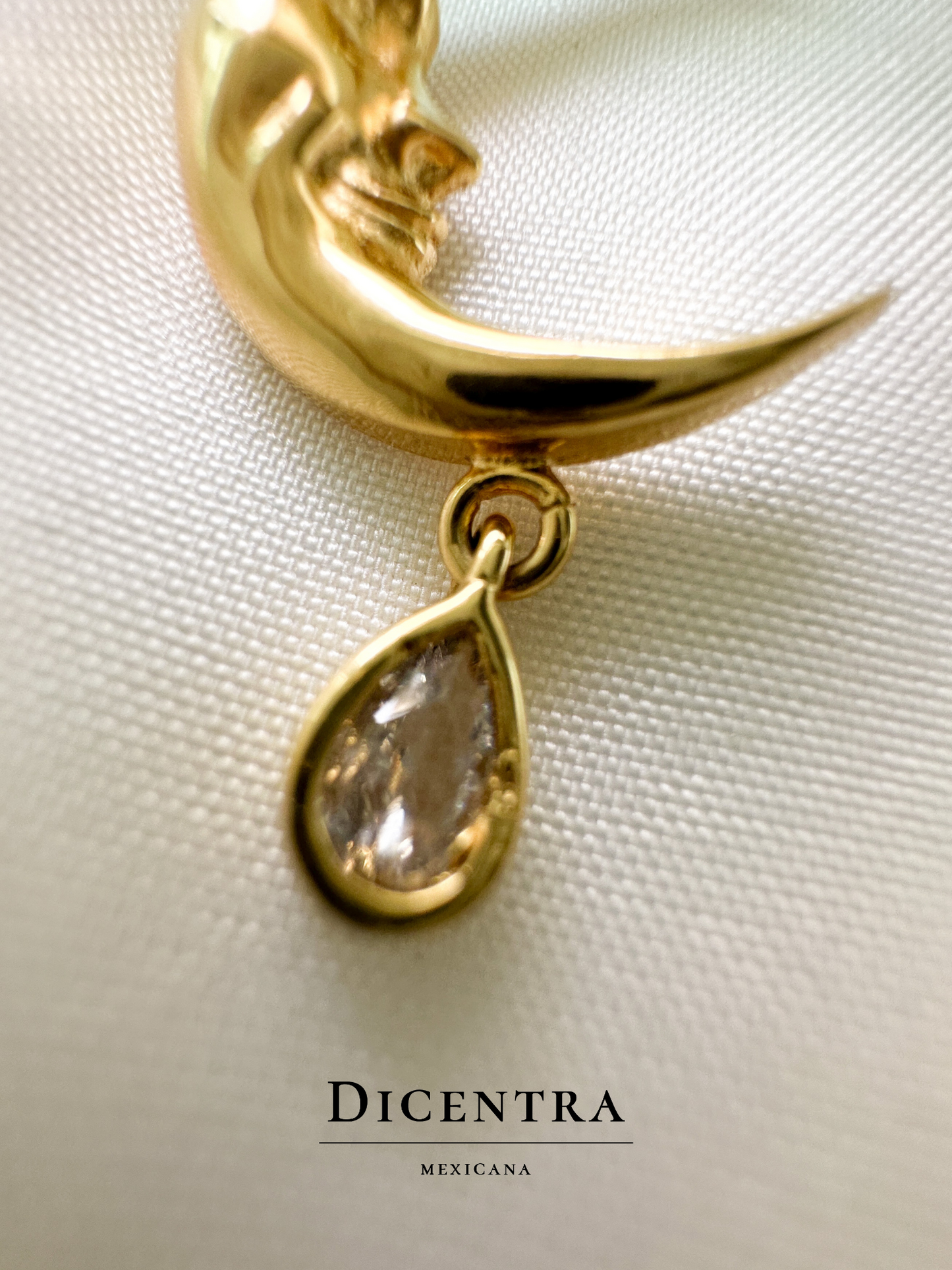 Collar lágrima de Luna